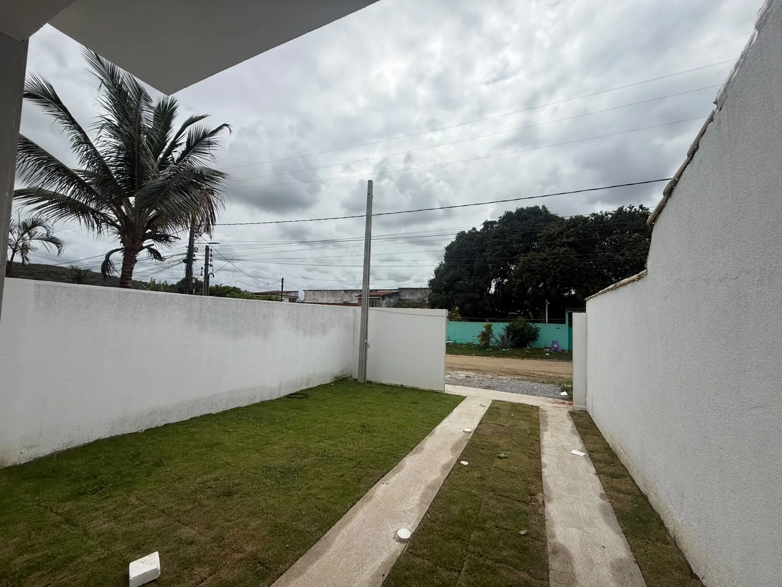 CASA COM ACABAMENTO DE PRIMEIRA - R$ 400.000
