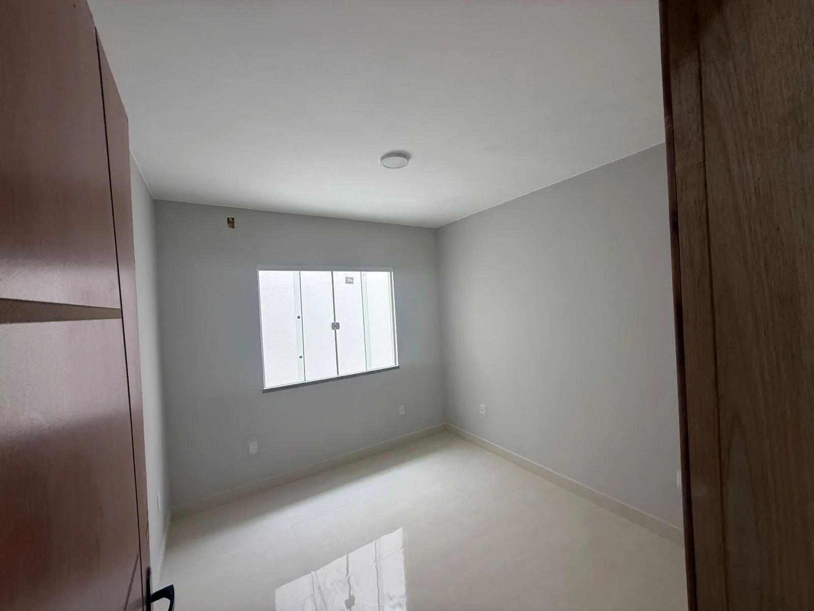 CASA COM ACABAMENTO DE PRIMEIRA - R$ 400.000