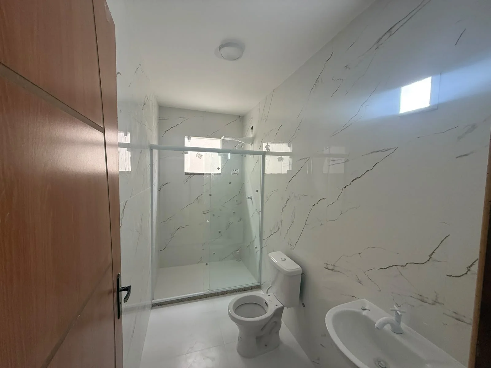 CASA COM ACABAMENTO DE PRIMEIRA - R$ 400.000