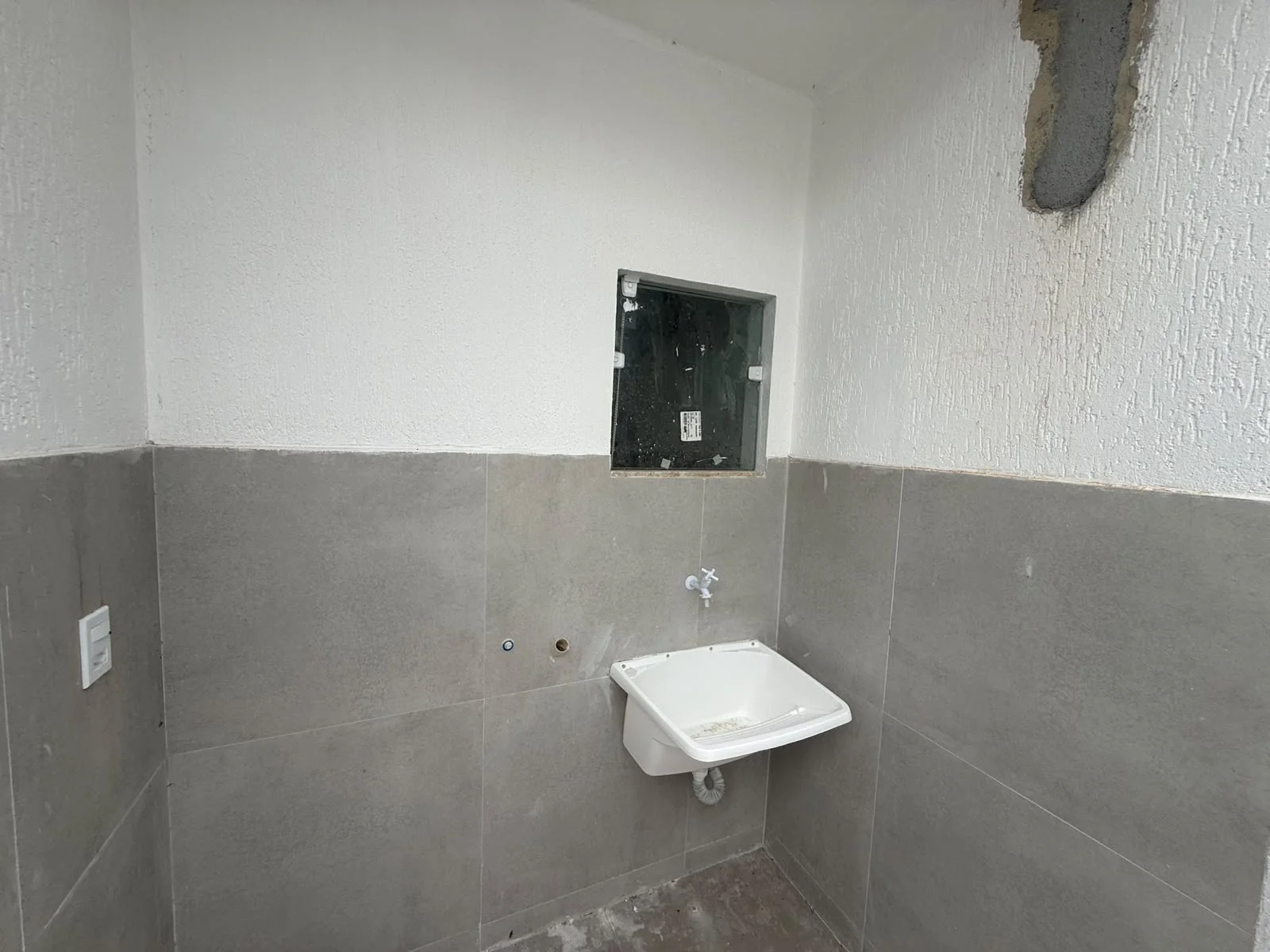 CASA COM ACABAMENTO DE PRIMEIRA - R$ 400.000