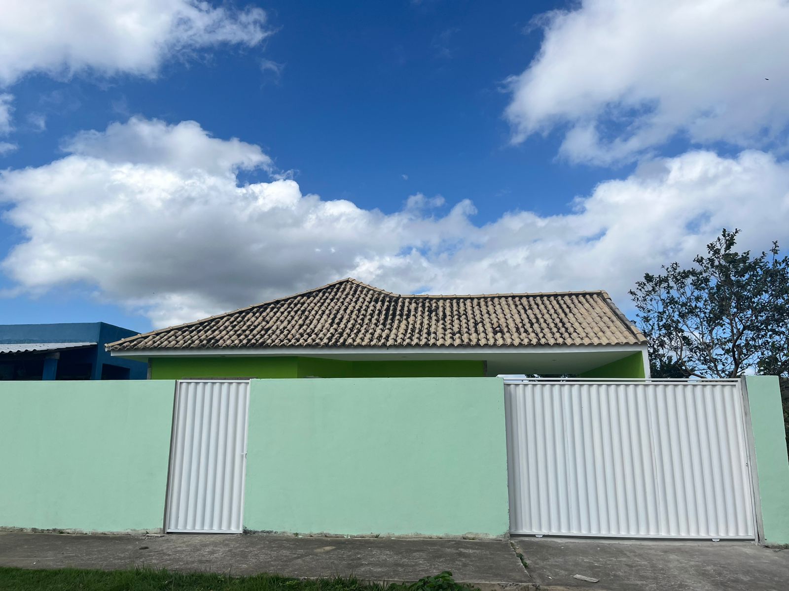 EXCELENTE CASA COM 3 QUARTOS POR APENAS R$ 320.000.00