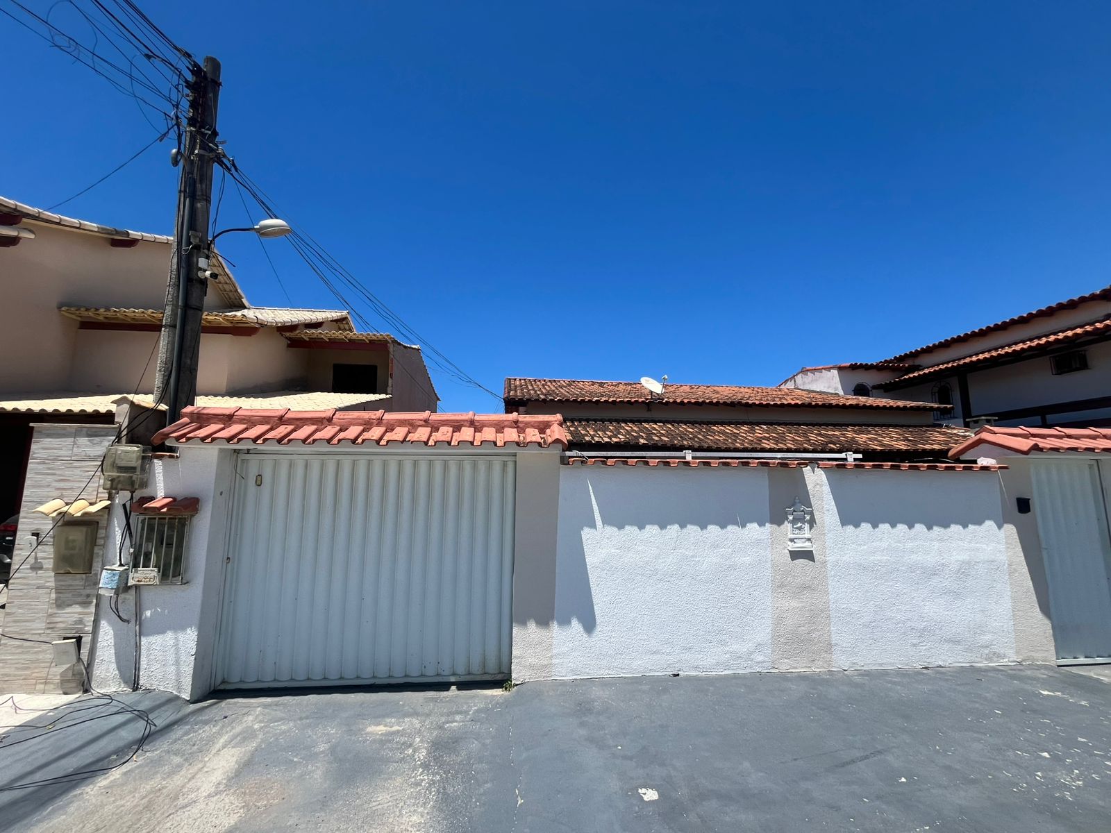 CASA COM 4 QUARTOS E PISCINAS NOS UBÁS R$ 420.000