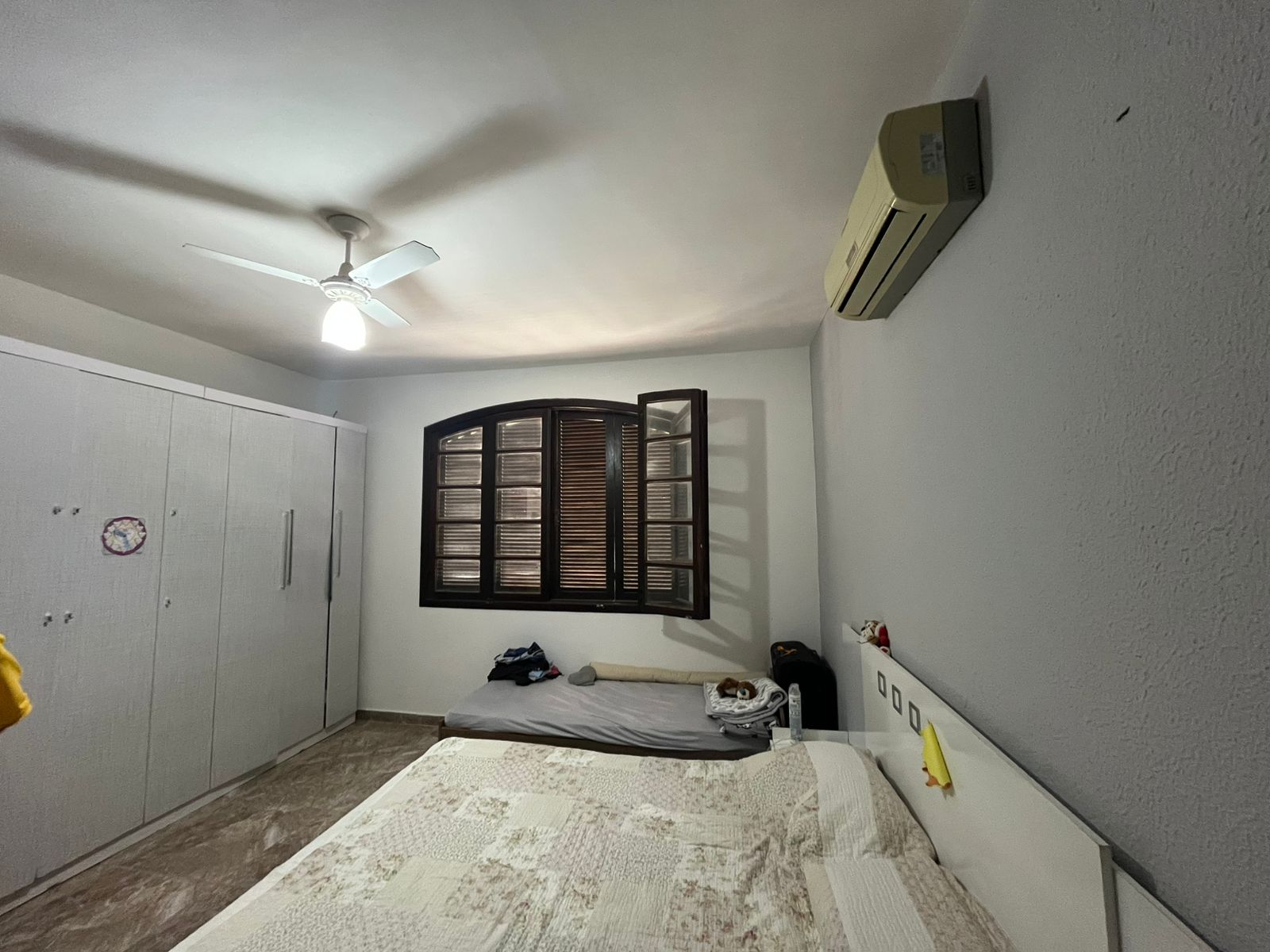 CASA COM 4 QUARTOS E PISCINAS NOS UBÁS R$ 420.000