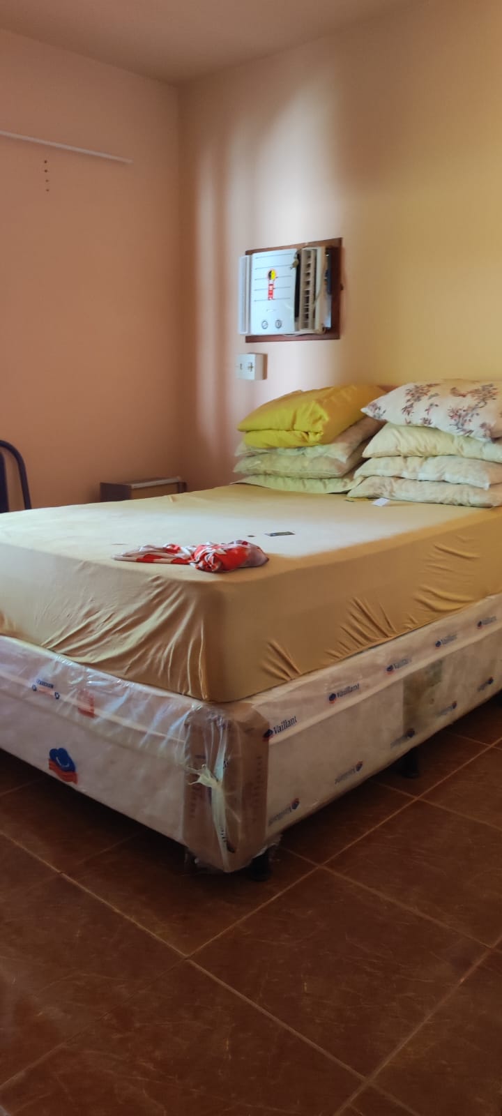 EXCELENTE IMÓVEL COM DUAS CASAS, PISCINA E ÁREA GOURMET