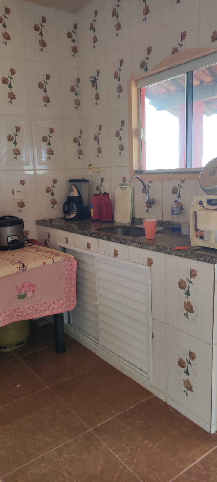 EXCELENTE IMÓVEL COM DUAS CASAS, PISCINA E ÁREA GOURMET