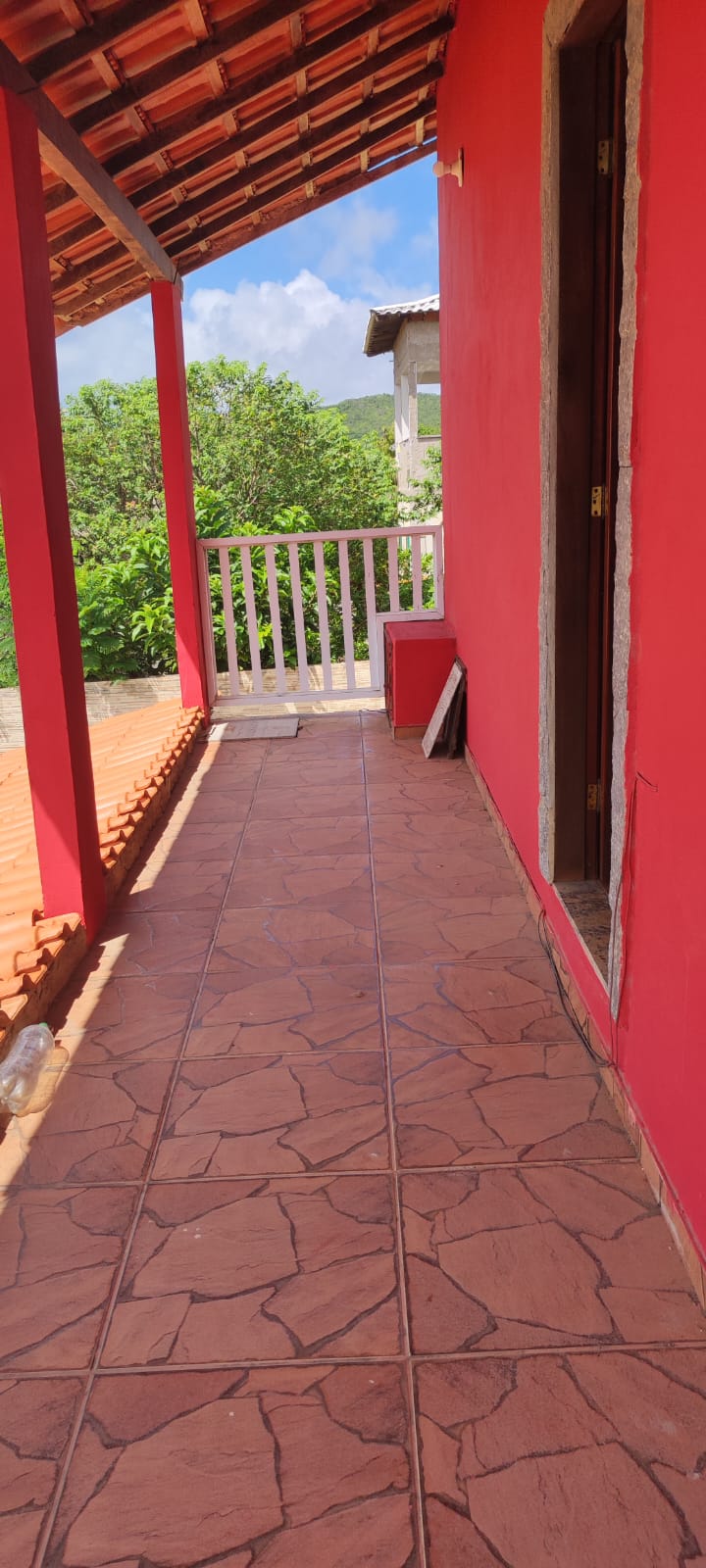 EXCELENTE IMÓVEL COM DUAS CASAS, PISCINA E ÁREA GOURMET