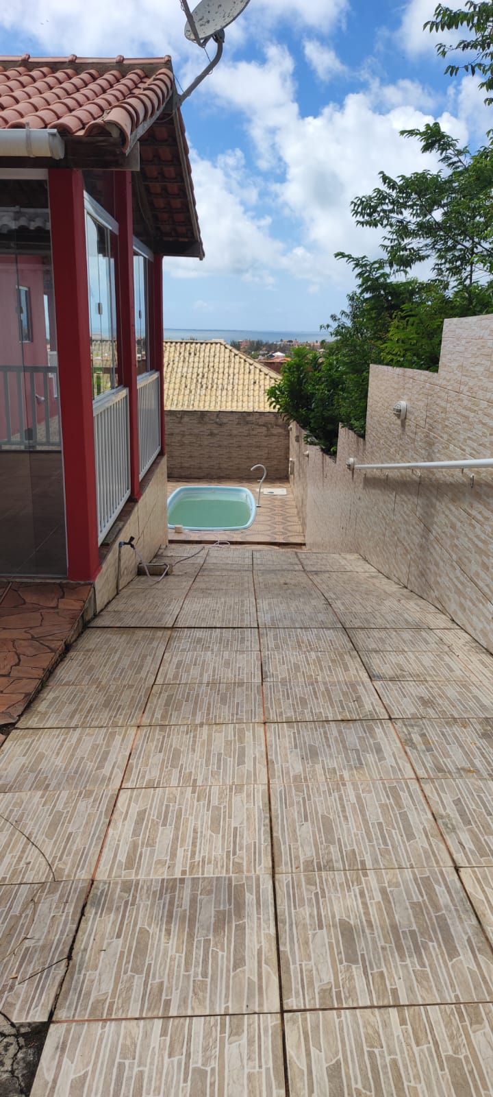 EXCELENTE IMÓVEL COM DUAS CASAS, PISCINA E ÁREA GOURMET