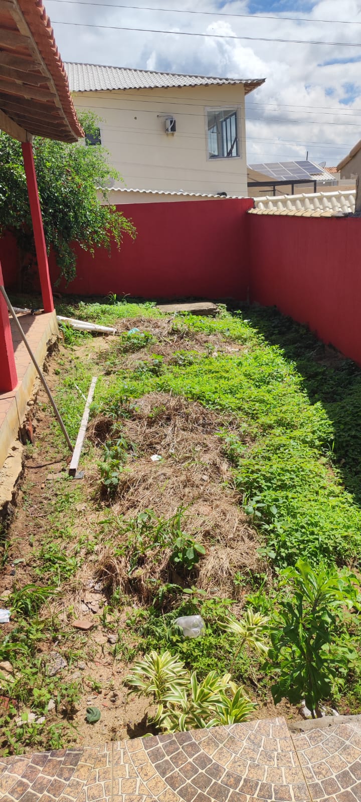 EXCELENTE IMÓVEL COM DUAS CASAS, PISCINA E ÁREA GOURMET