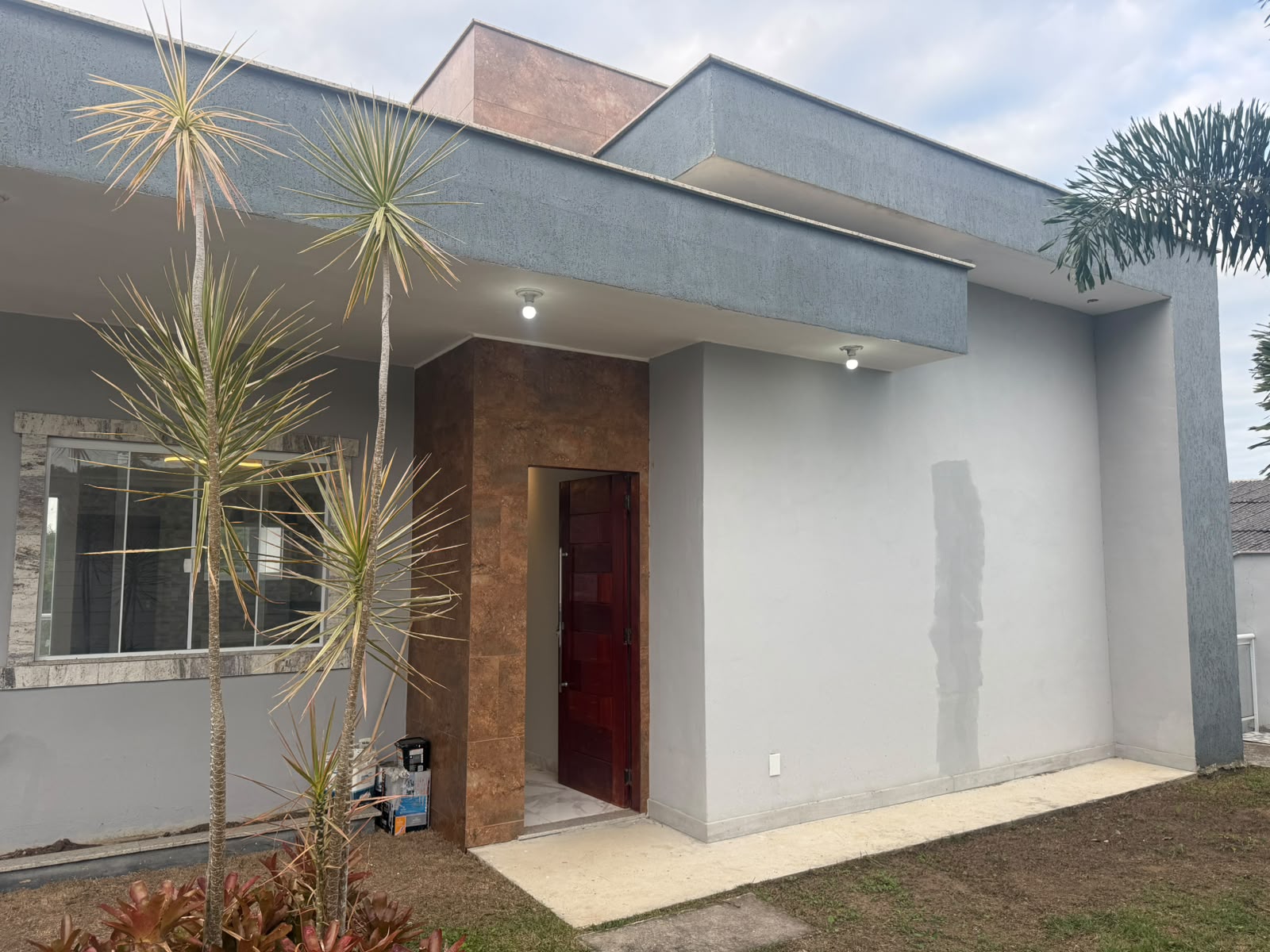 CASA DE PRIMEIRA À VENDA EM IGUABA GRANDE