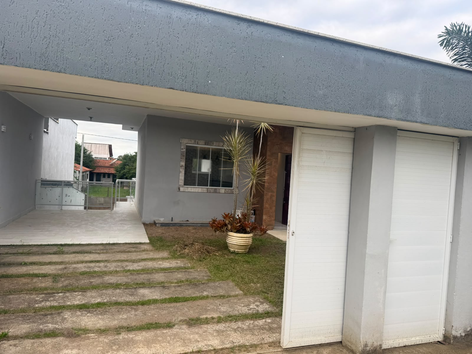 CASA DE PRIMEIRA À VENDA EM IGUABA GRANDE