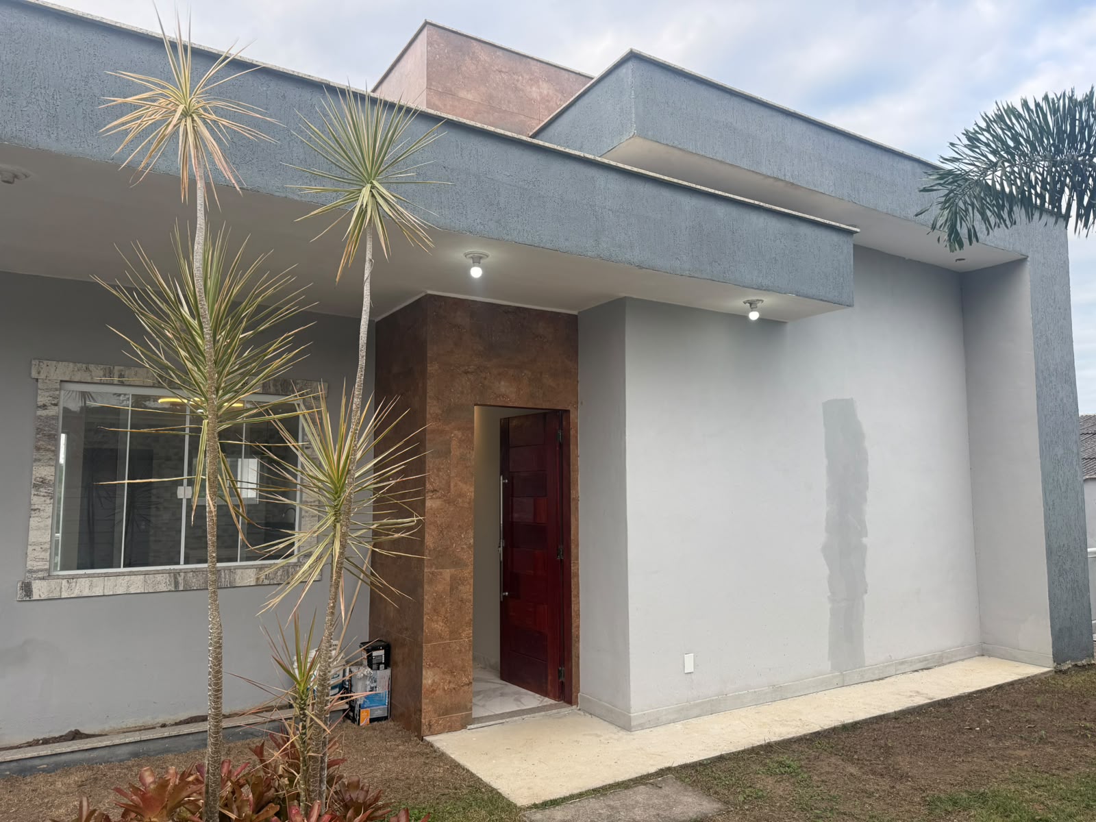 CASA DE PRIMEIRA À VENDA EM IGUABA GRANDE
