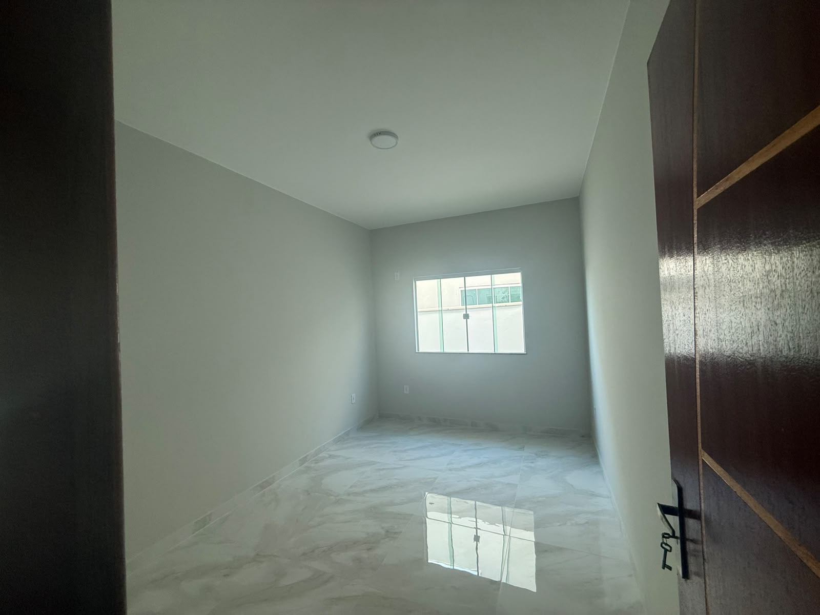 CASA MODERNA COM ACABAMENTO DE ALTO PADRÃO E 225M² DE TERRENO – R$ 380.000