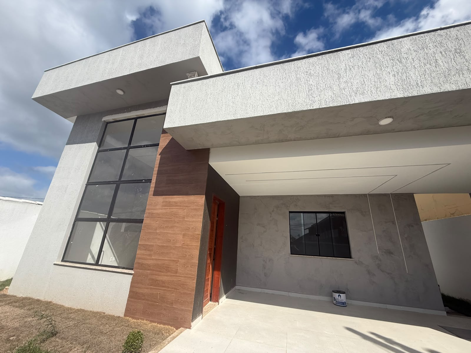 CASA MODERNA EM IGUABA GRANDE COM ÁREA GOUMERT Á 100m DA PRAIA