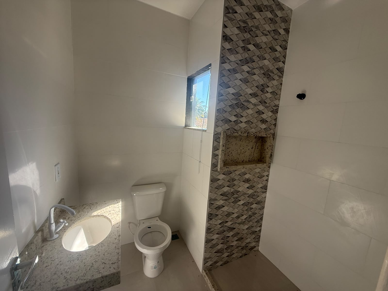 APARTAMENTO À VENDA – EM FRENTE À PRAIA DOS UBÁS |  R$ 350.000