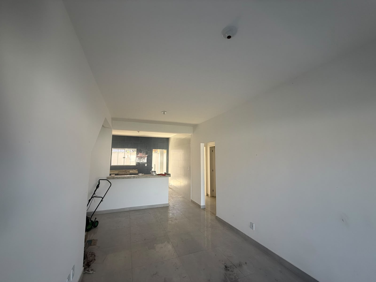 APARTAMENTO À VENDA – EM FRENTE À PRAIA DOS UBÁS |  R$ 350.000