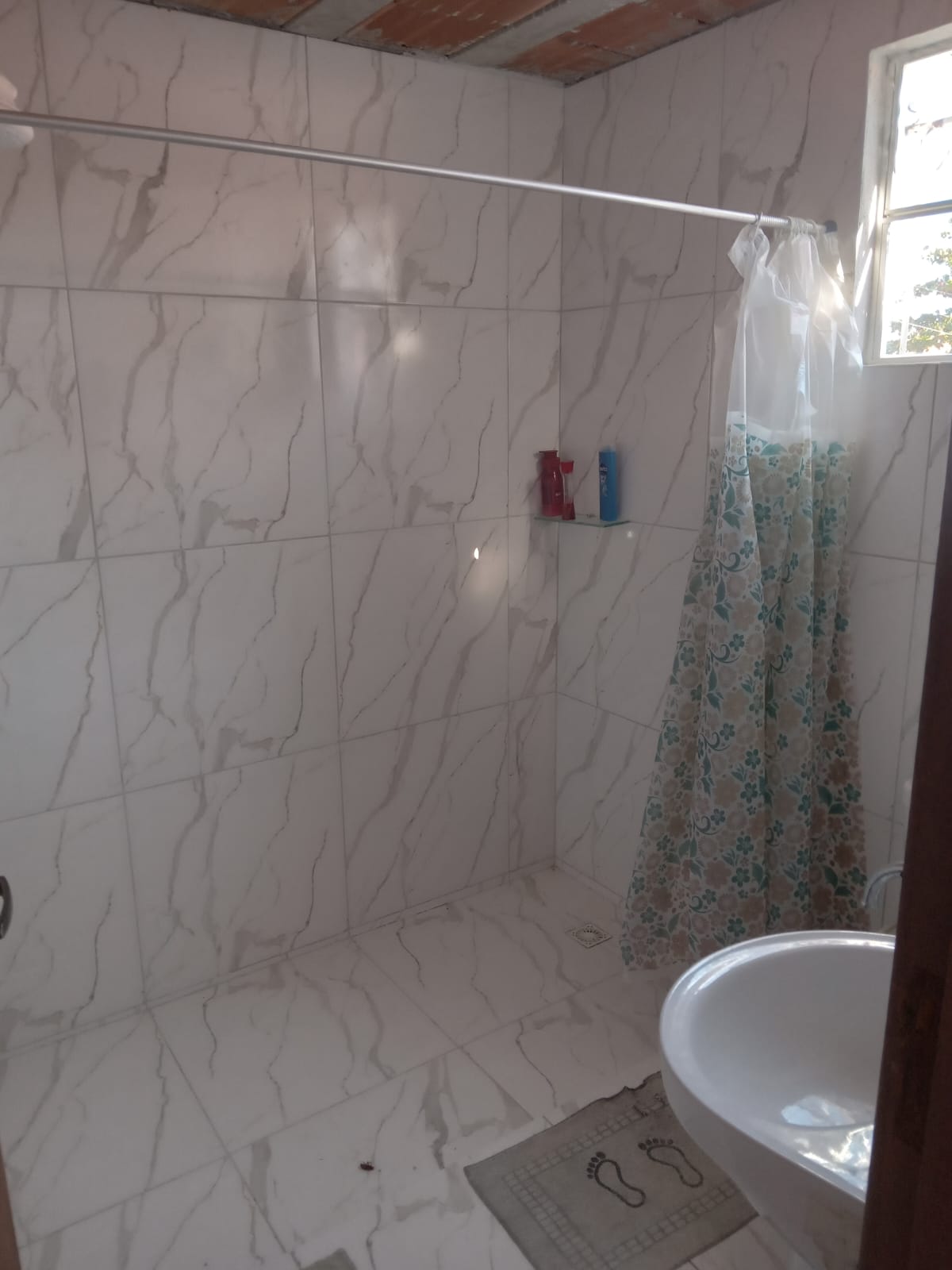 CASA COM PISCINA PRÓXIMO DA ILHA DOS DINOSSAUROS