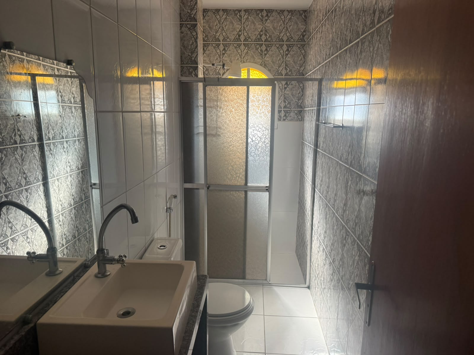 APARTAMENTO TÉRREO À VENDA EM UBÁS! - R$ 280.000