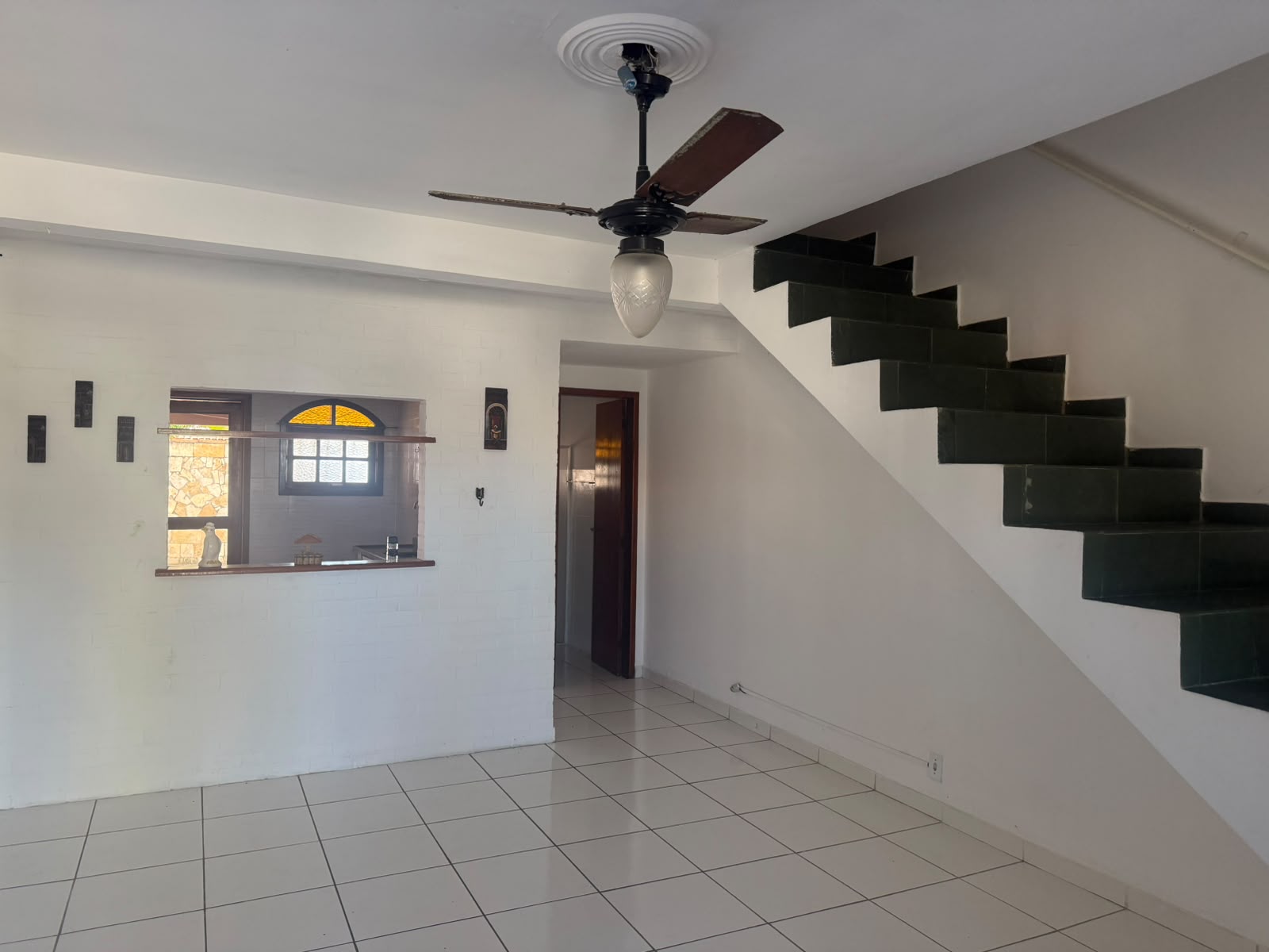 APARTAMENTO TÉRREO À VENDA EM UBÁS! - R$ 280.000