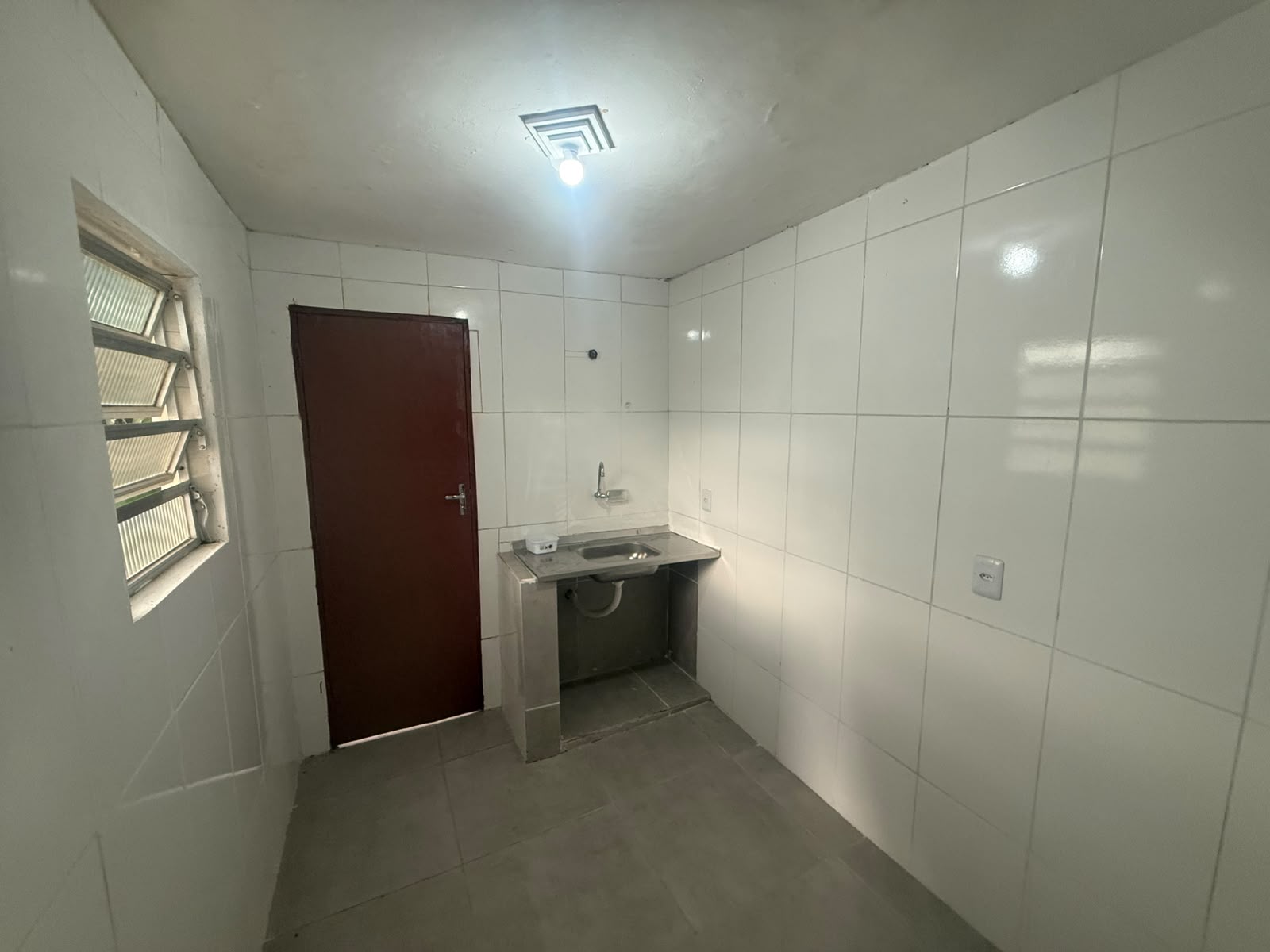 EXCELENTE CASA COM 4 QUARTOS, PISCINA E EDÍCULA ATRÁS - CIDADE NOVA