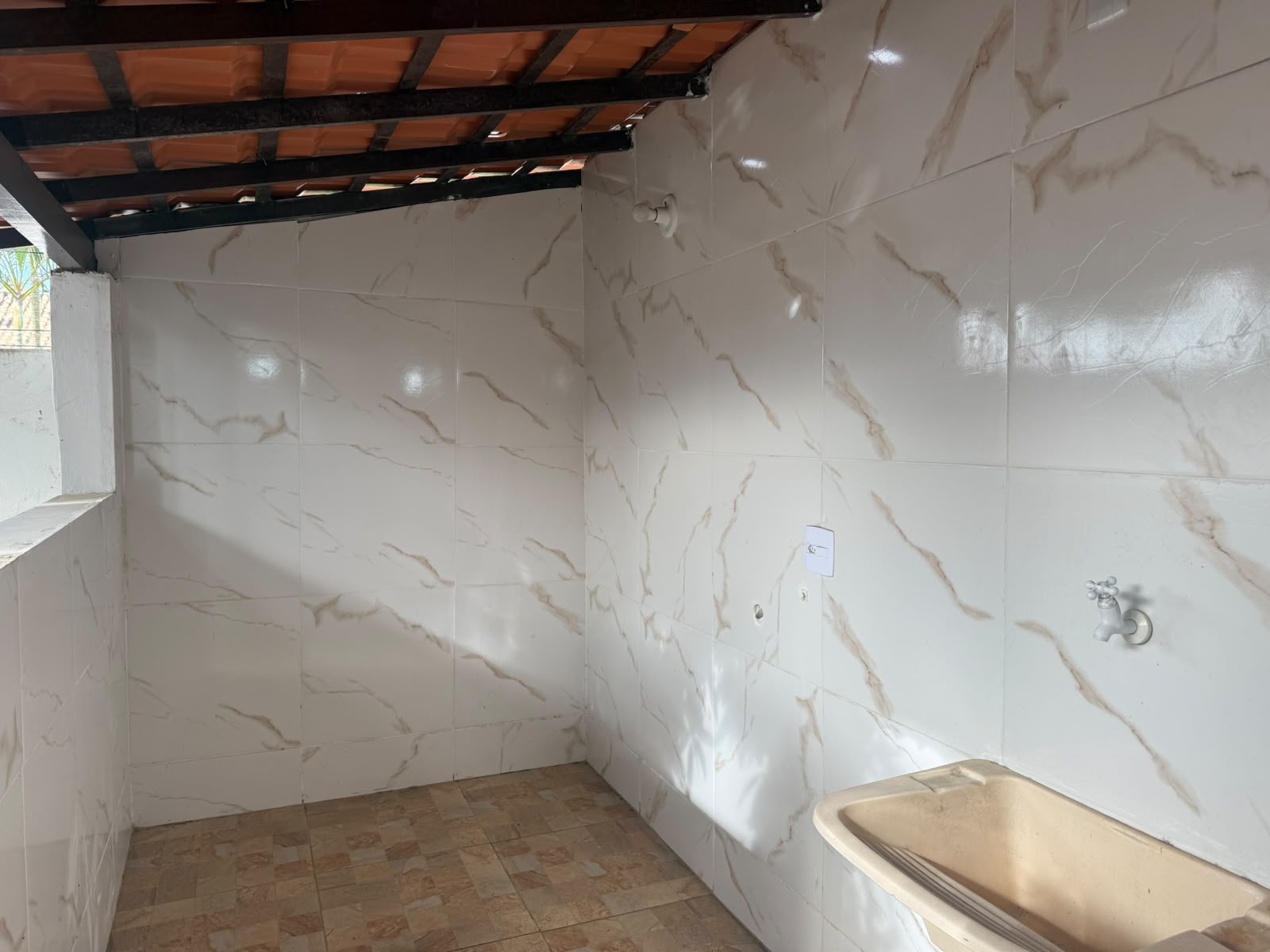 EXCELENTE CASA COM 4 QUARTOS, PISCINA E EDÍCULA ATRÁS - CIDADE NOVA