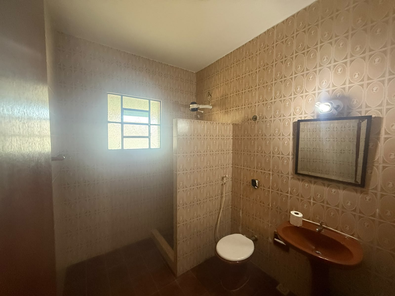 EXCELENTE CASA COM 4 QUARTOS, PISCINA E EDÍCULA ATRÁS - CIDADE NOVA