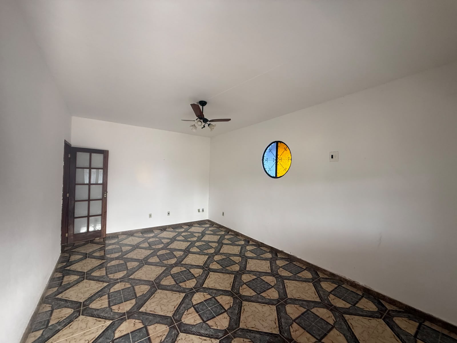 EXCELENTE CASA COM 4 QUARTOS, PISCINA E EDÍCULA ATRÁS - CIDADE NOVA