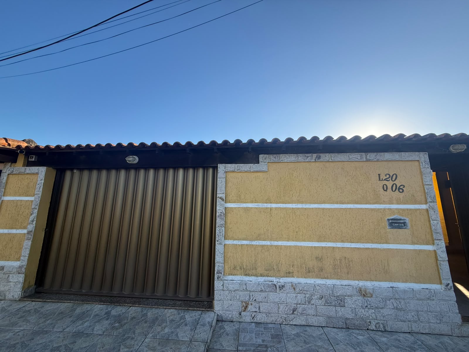 CASA À VENDA COM PISCINA POR R$ 400.000
