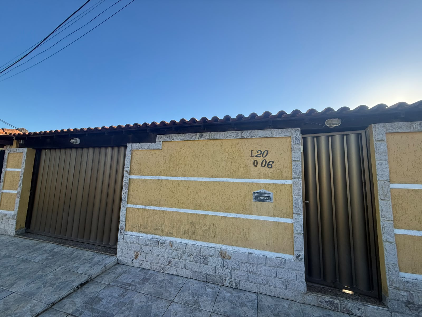 CASA À VENDA COM PISCINA POR R$ 400.000