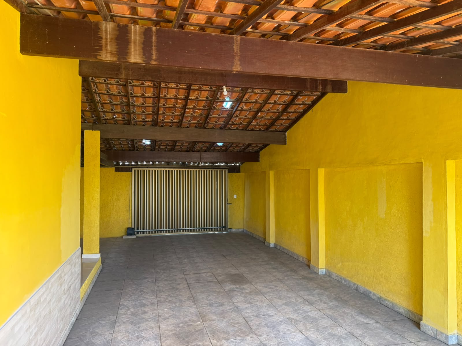 CASA À VENDA COM PISCINA POR R$ 400.000