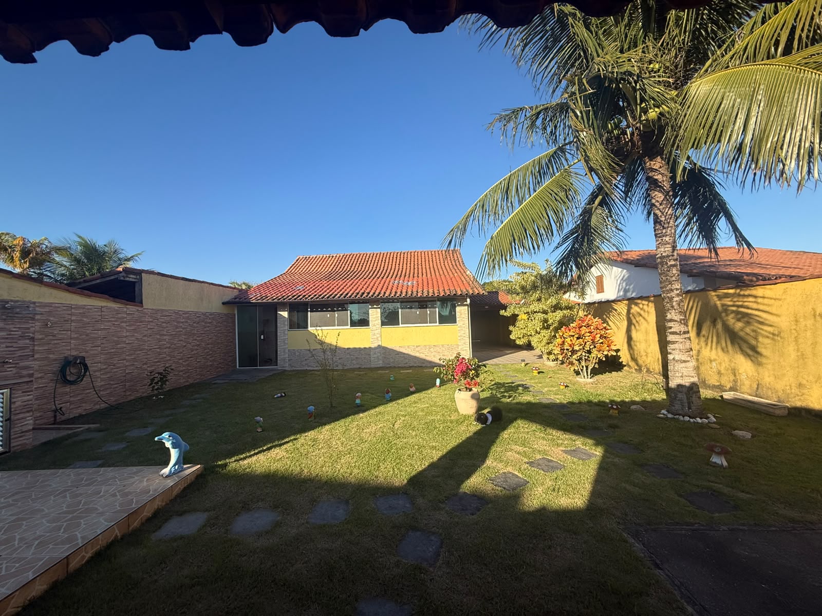 CASA À VENDA COM PISCINA POR R$ 400.000