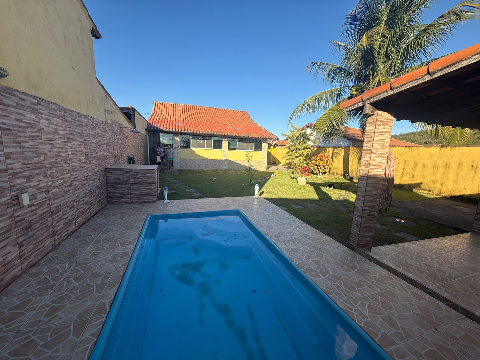 CASA À VENDA COM PISCINA POR R$ 400.000