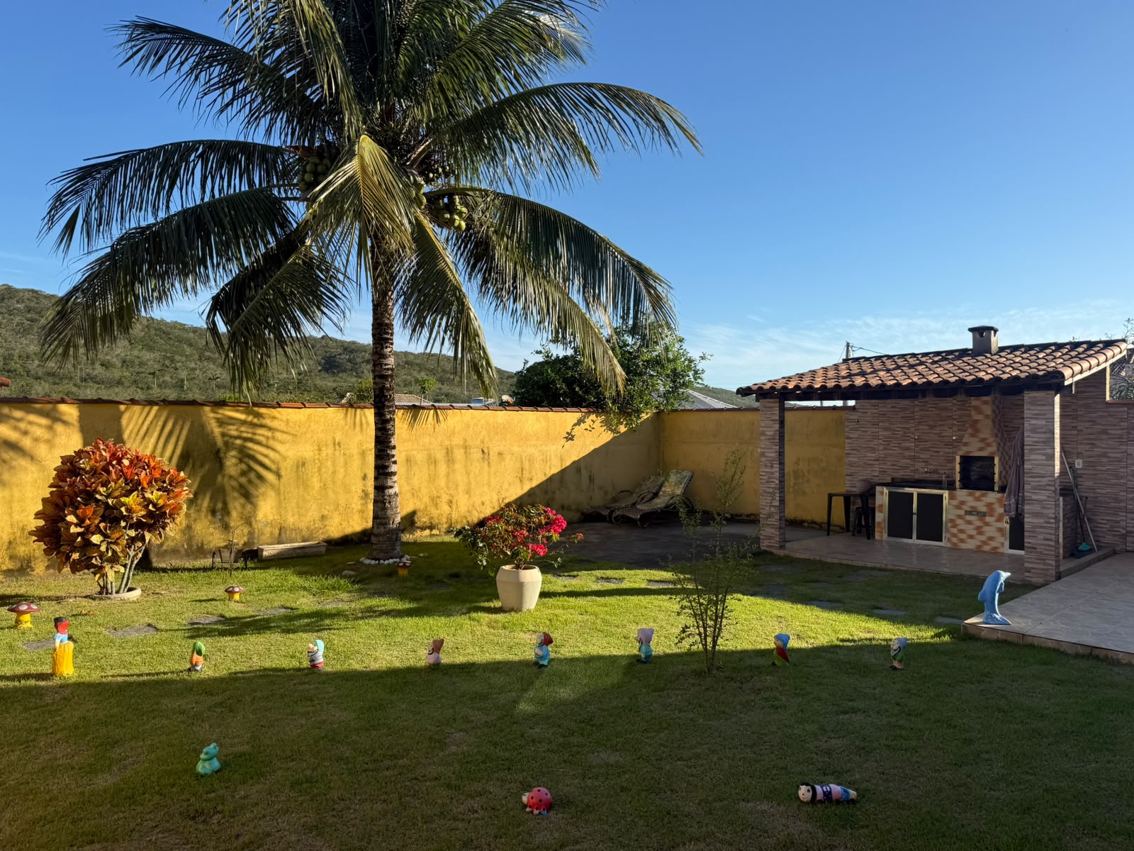 CASA À VENDA COM PISCINA POR R$ 400.000