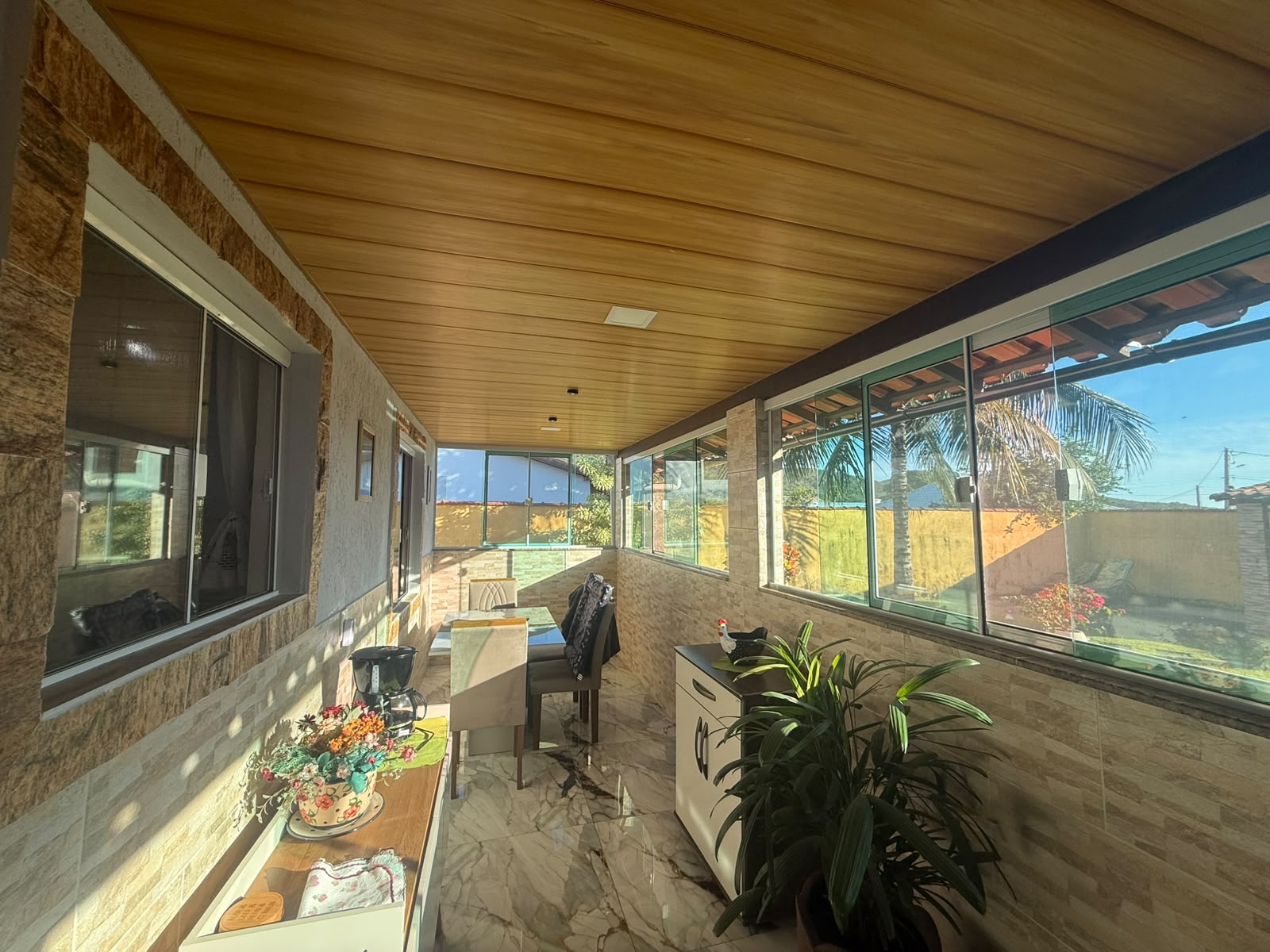 CASA À VENDA COM PISCINA POR R$ 400.000