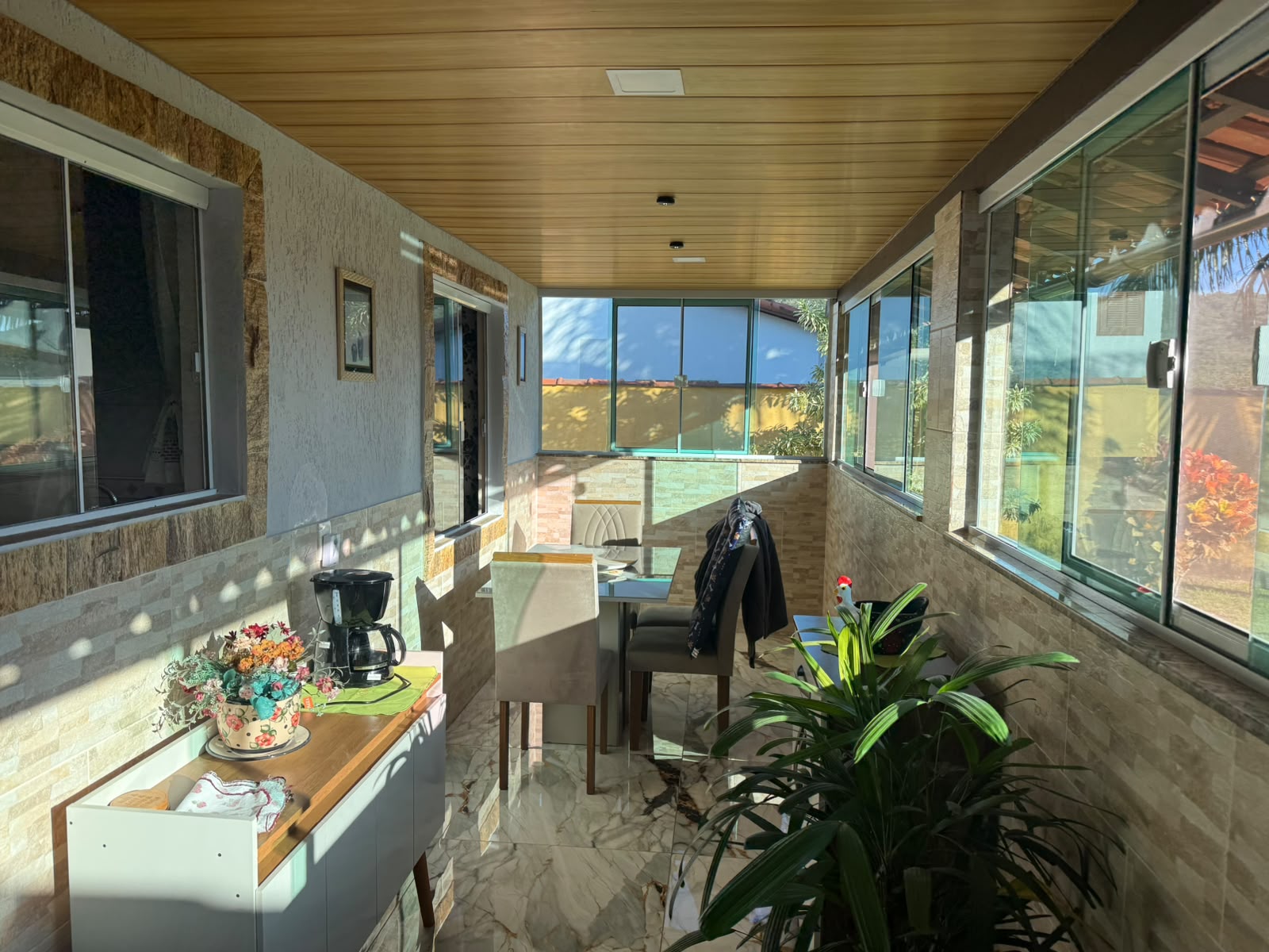 CASA À VENDA COM PISCINA POR R$ 400.000